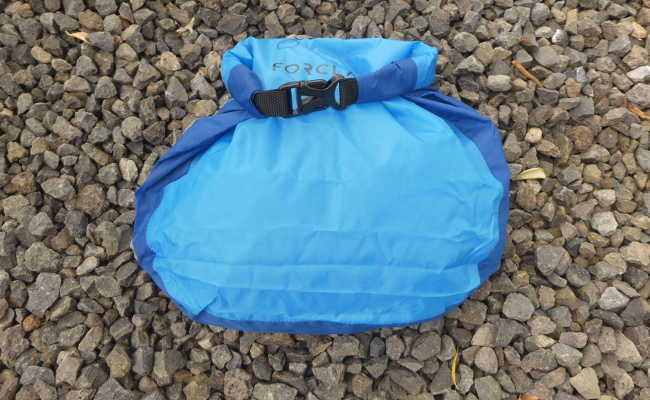 Rent a waterproof roller bag in Santana