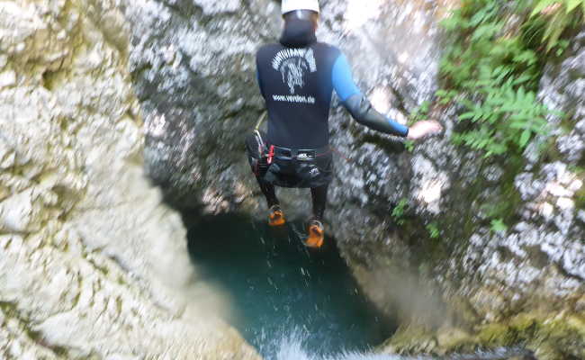 Canyoning jumping
