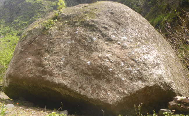 Big boulder Ribeira Cidrao