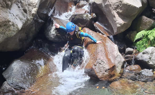 Felsen und Wasser